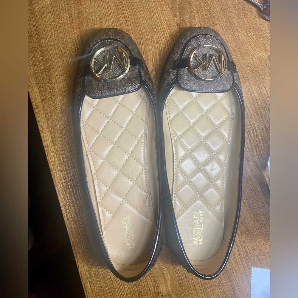 lillie logo moccasin